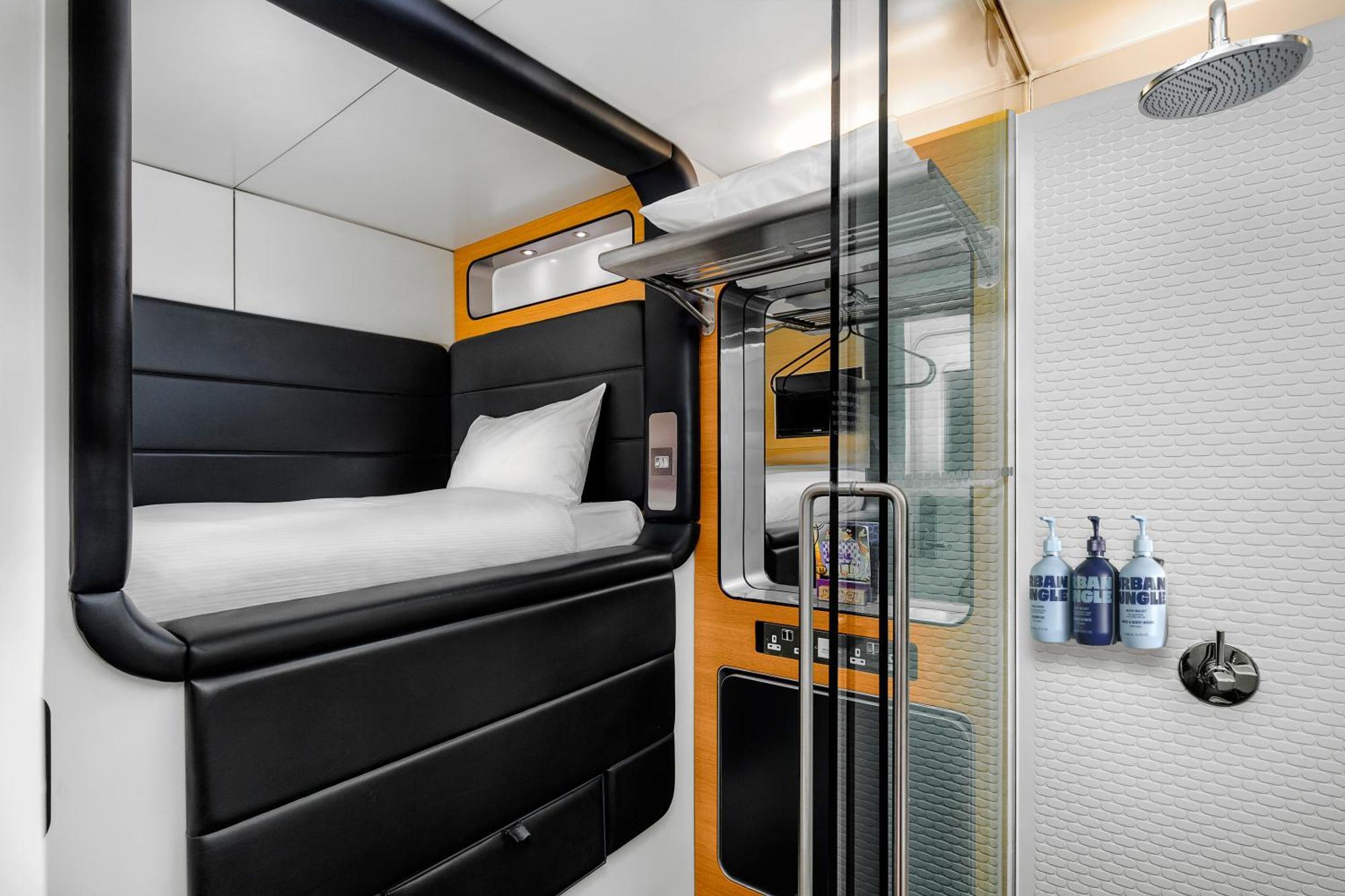 Yotelair London Gatwick Airport Горлі Екстер'єр фото