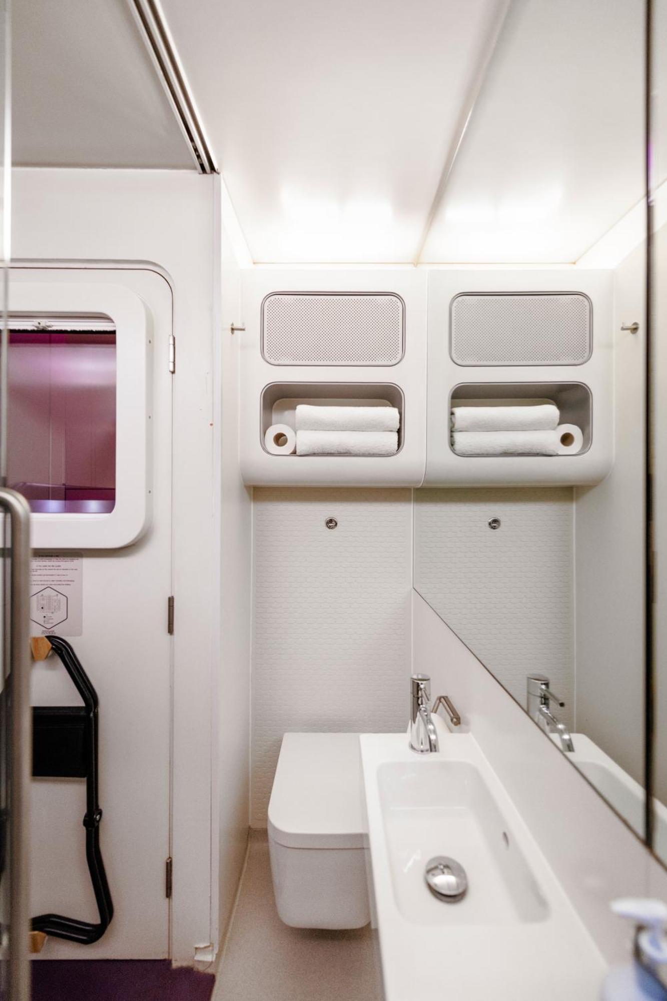 Yotelair London Gatwick Airport Горлі Екстер'єр фото