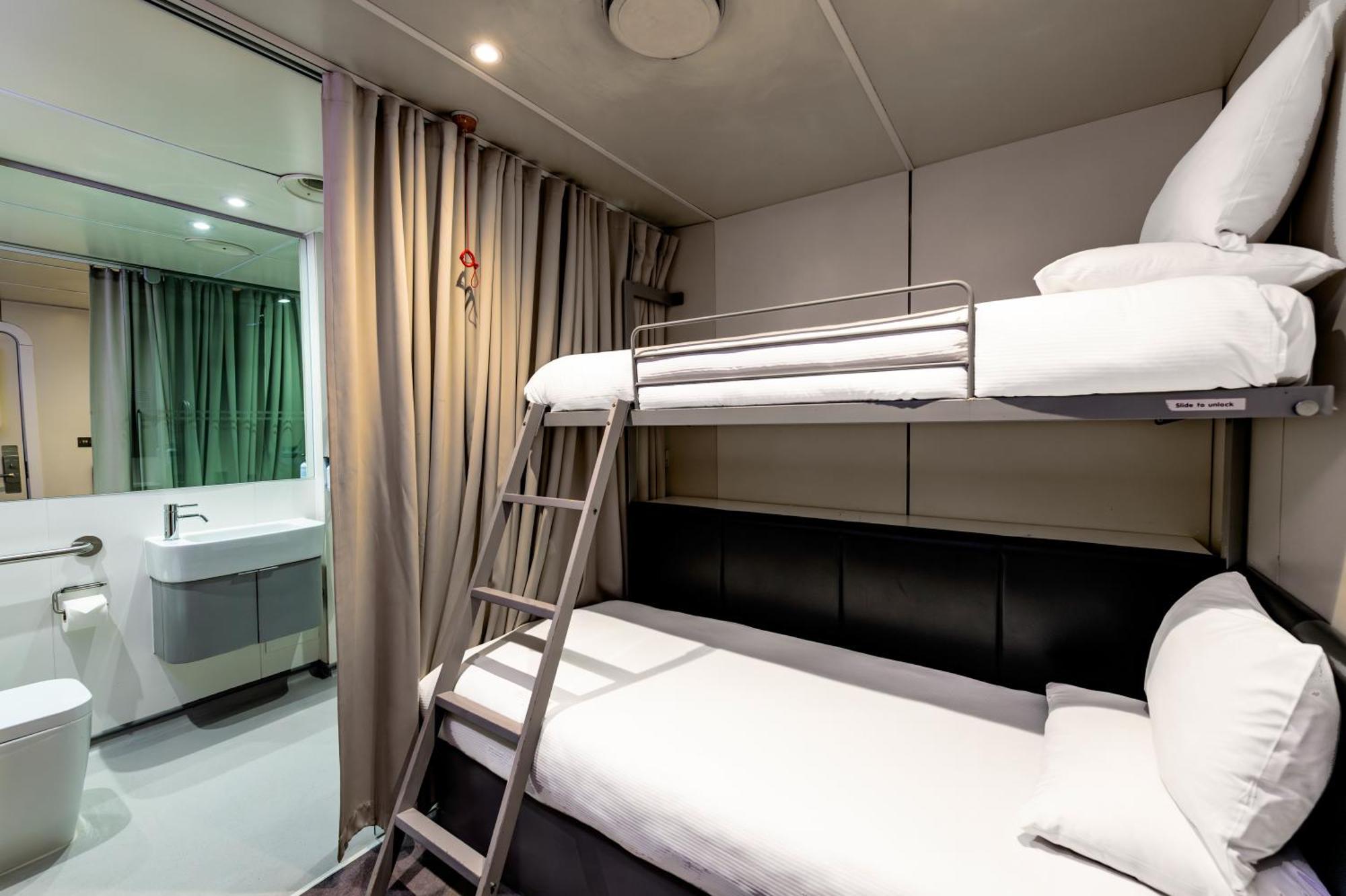 Yotelair London Gatwick Airport Горлі Екстер'єр фото