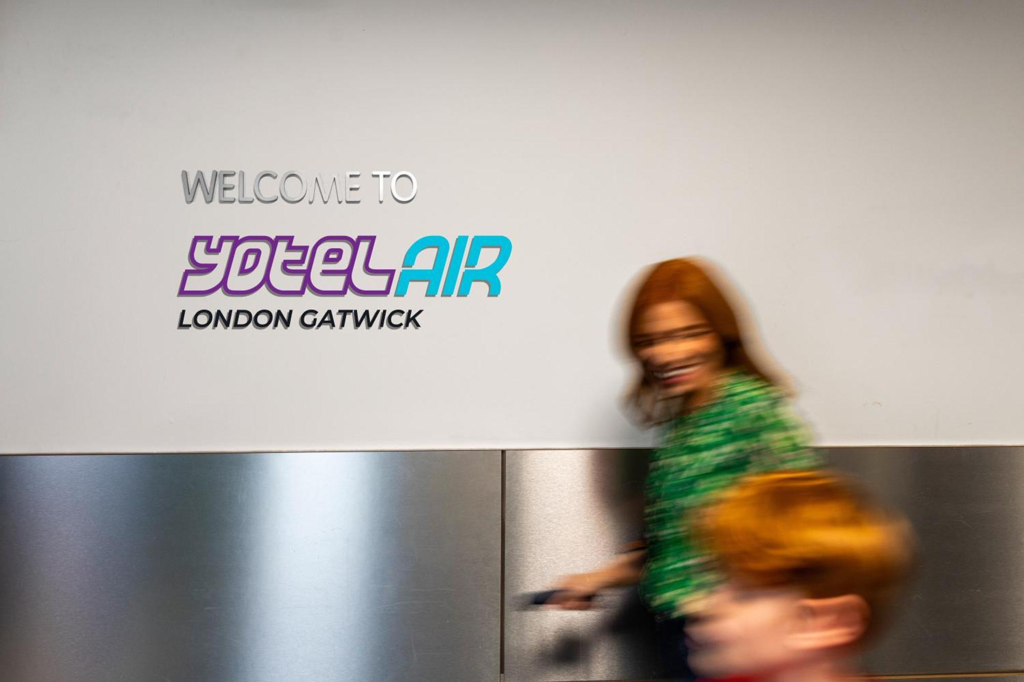 Yotelair London Gatwick Airport Горлі Екстер'єр фото